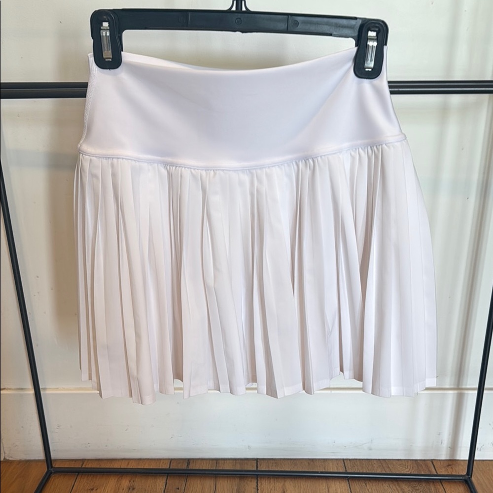 Elegant White Pleated Skirt